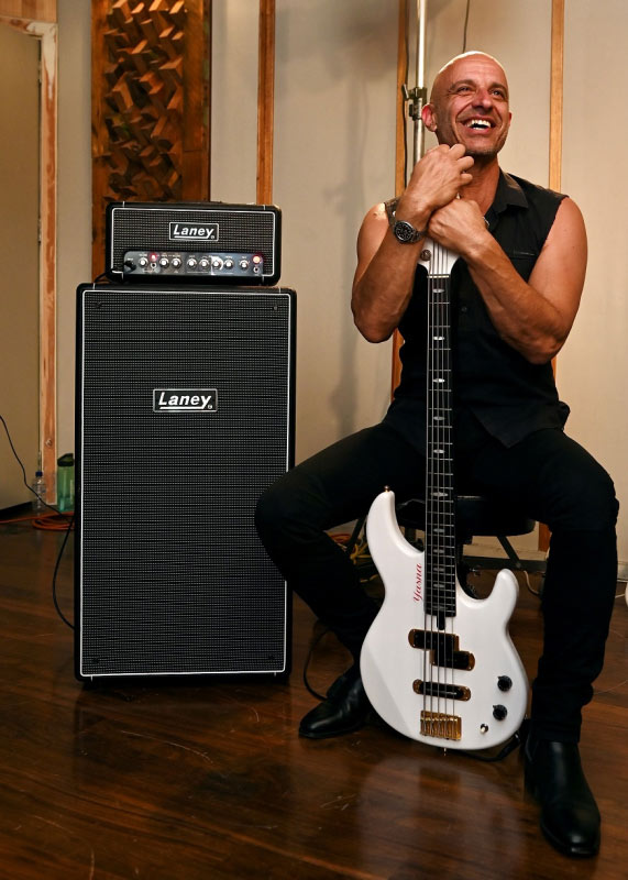  Constantine Delo: What Bass Amp Does Hindley Street Country Club Use